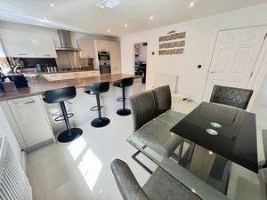 Kitchen- click for photo gallery